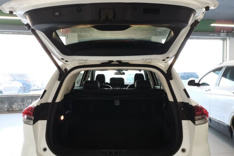 长安欧尚X7 2020款 1.5T 自动旗舰型机舱底盘23