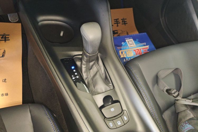 丰田C-HR 2023款 2.0L 领先版中控内饰18