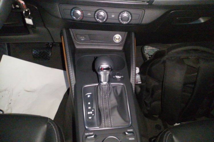 奥迪Q2L 2022款 35 TFSI 进取致雅型中控内饰18