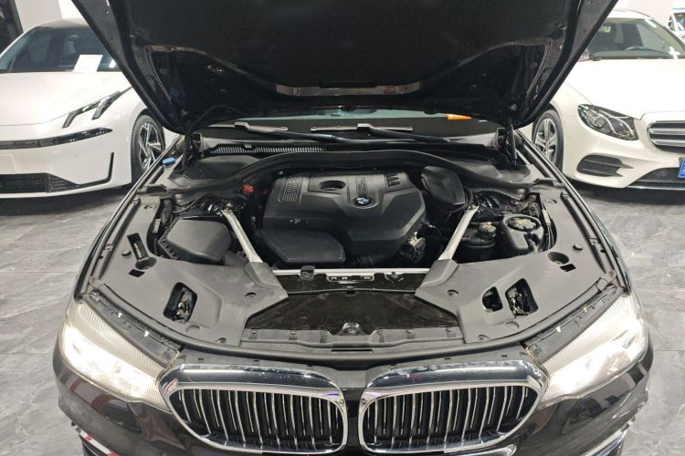 宝马5系 2018款 改款 530Li 领先型 豪华套装机舱底盘24