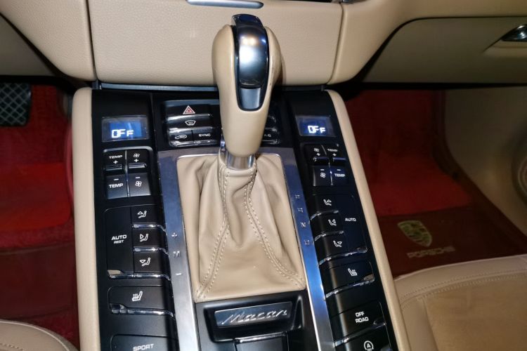 保时捷 2016款 Macan 2.0T中控内饰18