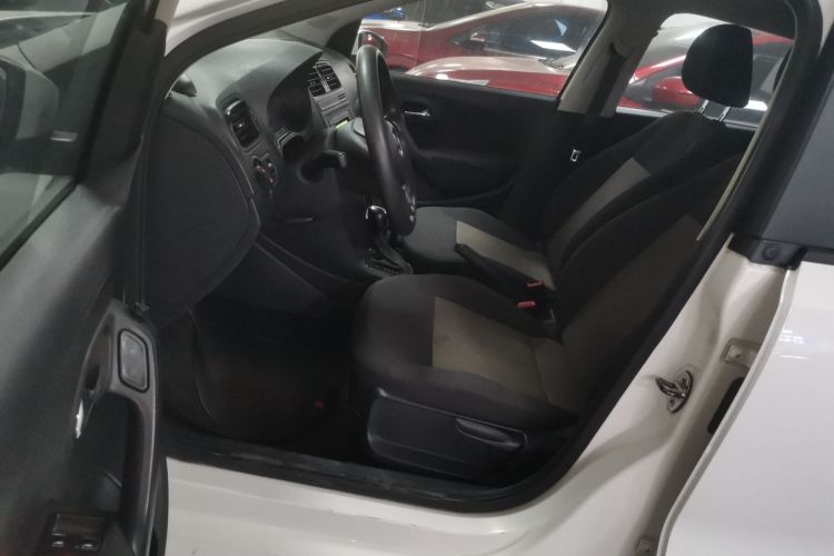 大众 Polo 2016款 1.4L 自动风尚型中控内饰7003