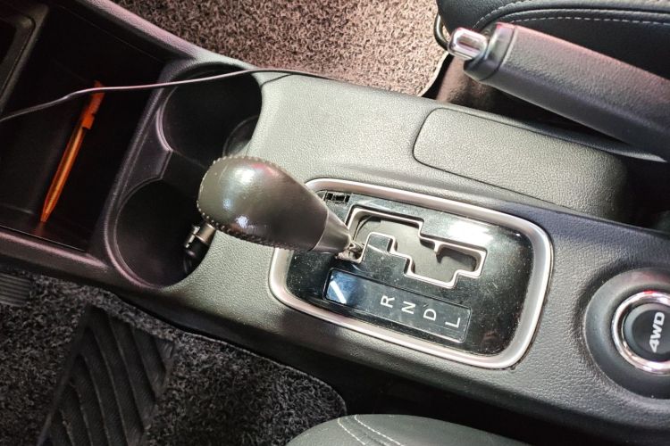 三菱 欧蓝德 2016款 2.4L 四驱豪华版 7座局部细节18