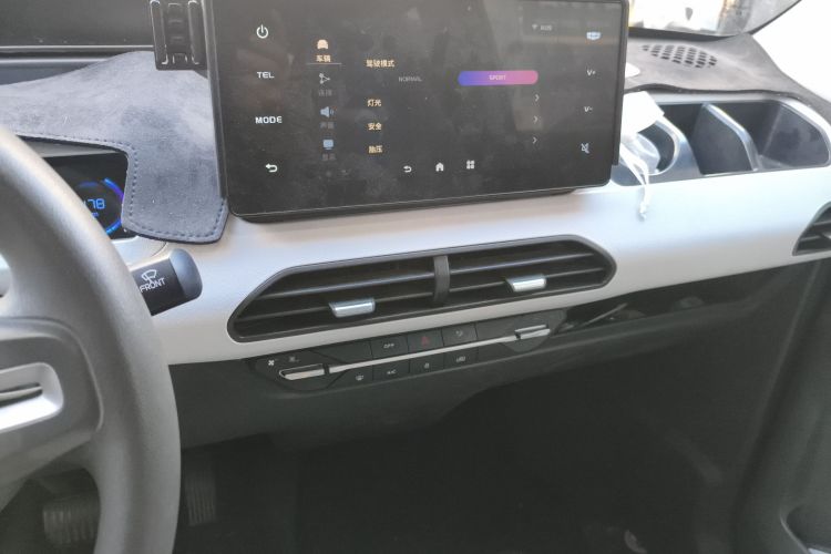 吉利银河 2024款 200km 熊猫骑士中控内饰16