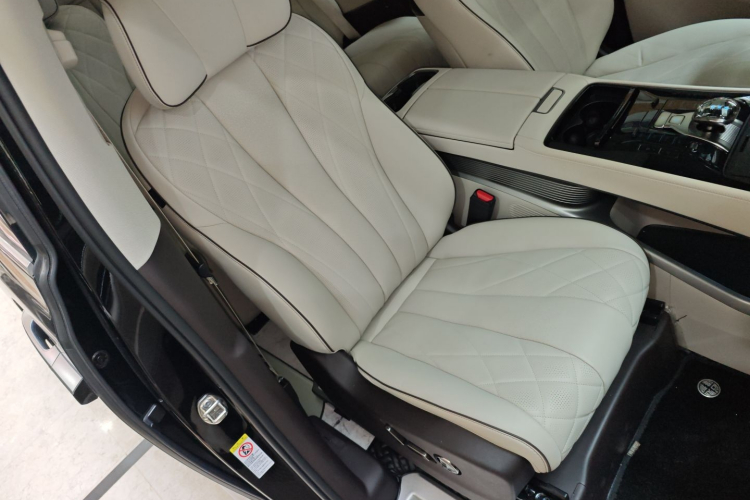 腾势D9 2024款 DM-i 980 四驱尊荣型局部细节41