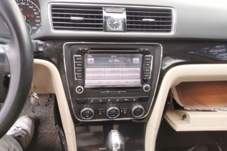 大众 帕萨特 2014款 1.4TSI DSG尊荣版中控内饰16