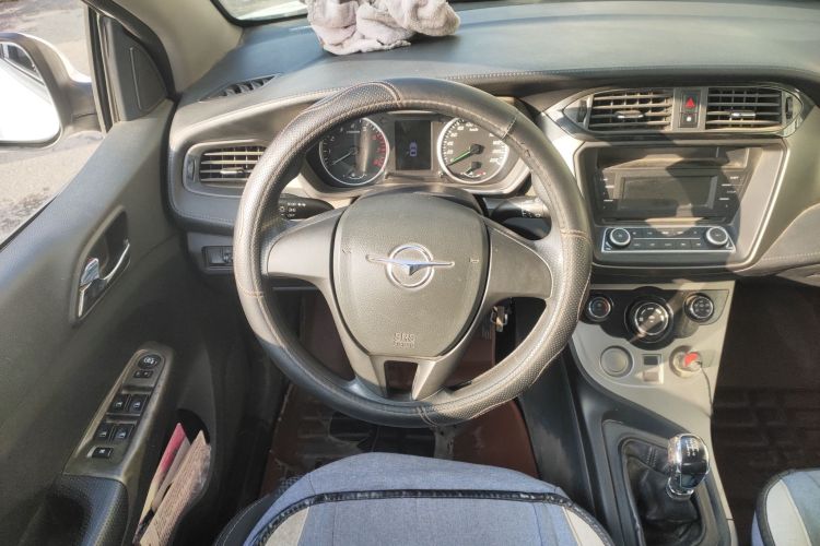 海马M3 2016款 1.5L 手动时尚型中控内饰13