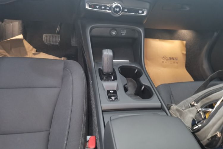 沃尔沃XC40 2021款 T3 智行时尚版中控内饰18