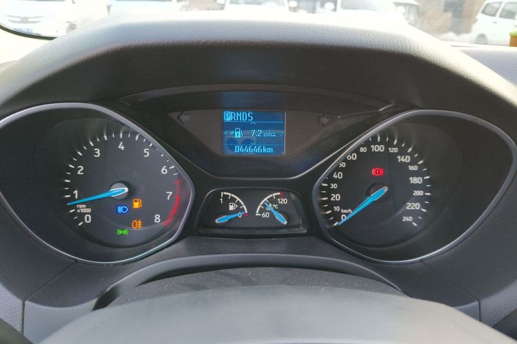 福特 福克斯 2018款 两厢经典 1.6L 自动风尚型智行版中控内饰14