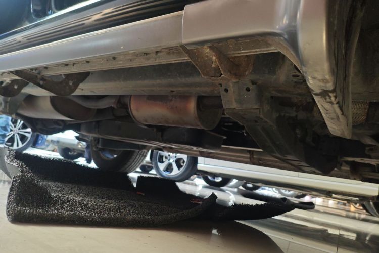 江铃 驭胜S350 2016款 2.0T 自动两驱汽油超豪华版7座局部细节9001