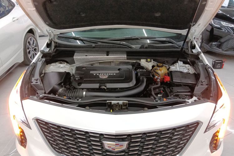 凯迪拉克XT4 2021款 28T 两驱领先型机舱底盘24