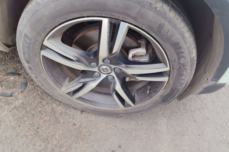 沃尔沃XC40 2020款 T4 四驱智远运动版车身外观10