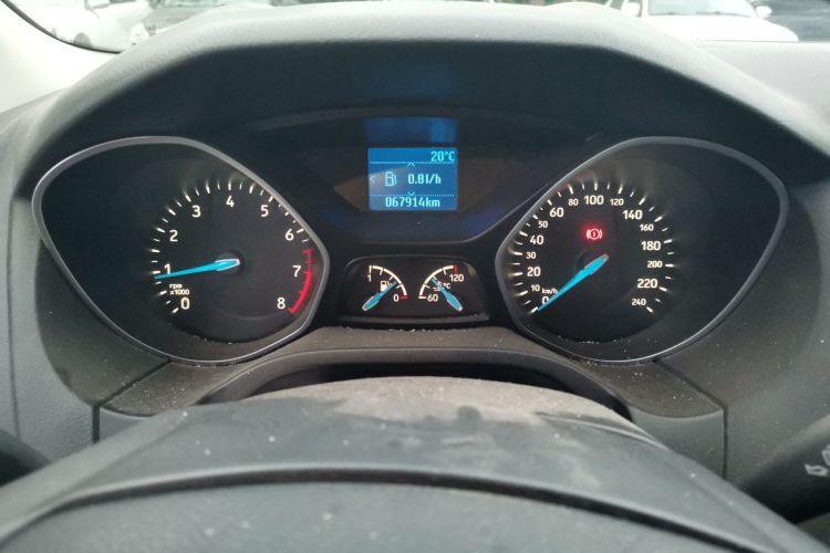 福特 福克斯 2015款 两厢 1.6L 手动风尚型中控内饰14