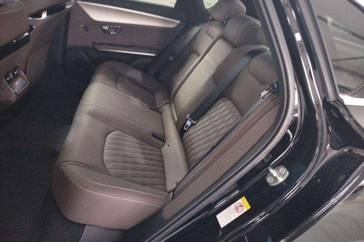 比亚迪 汉 2025款 DM-i 125KM尊贵型中控内饰7004