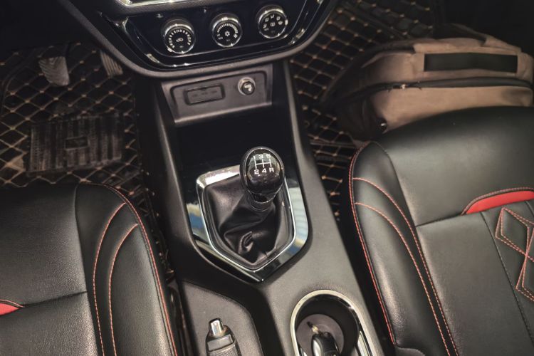 东南DX3 2018款 1.5L 手动尊贵型中控内饰18