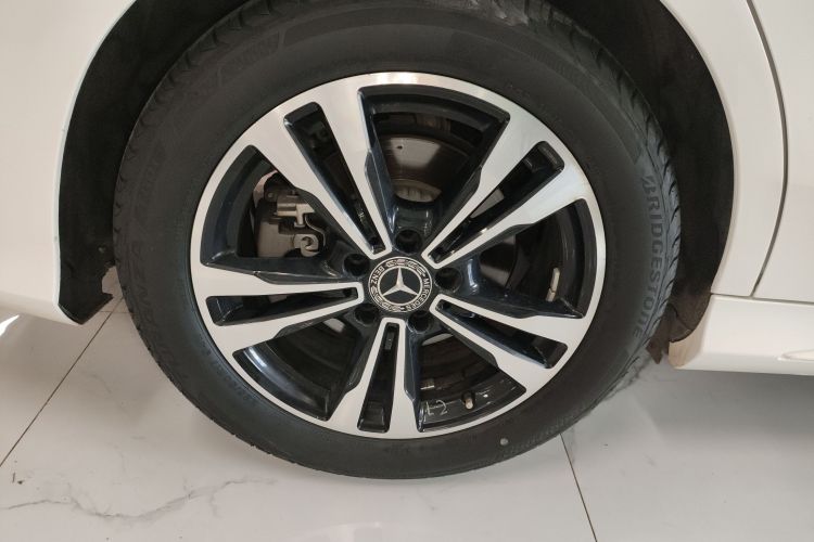 奔驰C级 2018款 C 200 运动版车身外观56