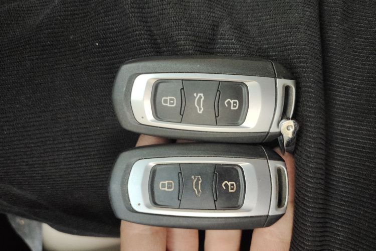 吉利汽车 帝豪 2017款 三厢百万款 1.5L 手动时尚型中控内饰11