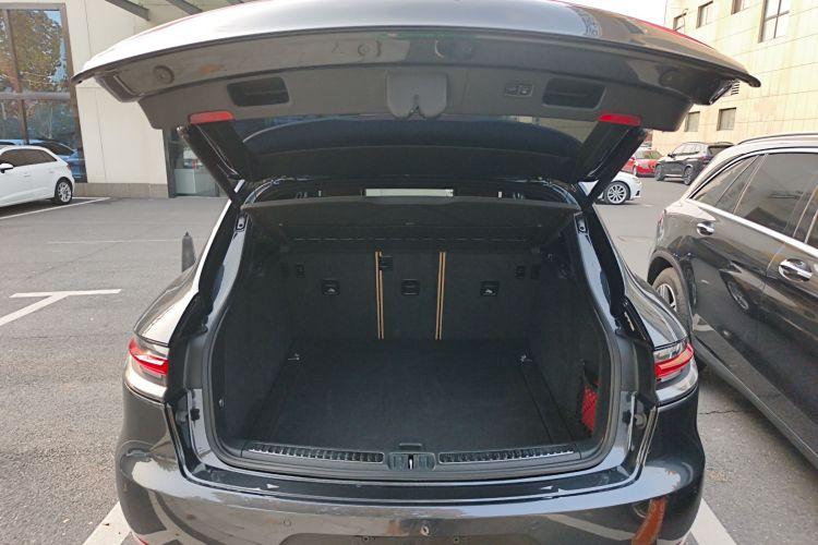 保时捷 2018款 Macan 2.0T机舱底盘23