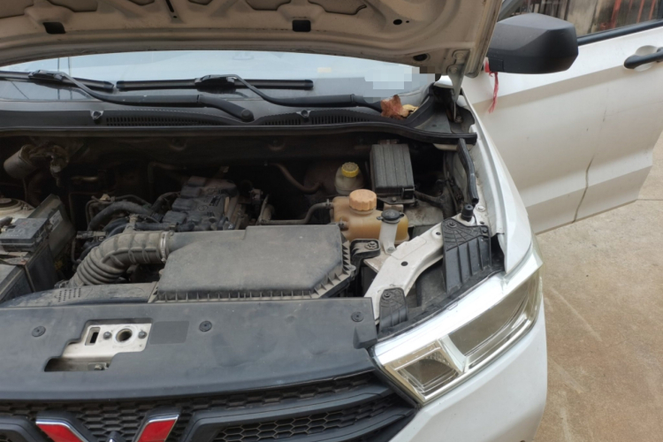 五菱汽车 五菱宏光 2019款 1.5L S基本型国VI LAR局部细节9007