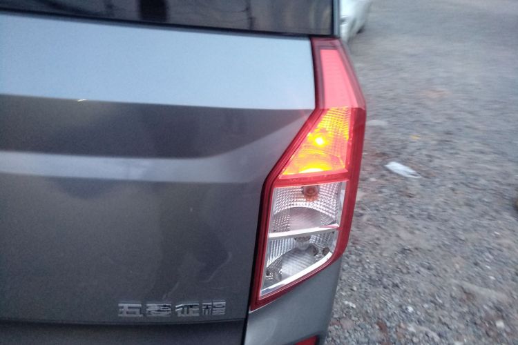 五菱汽车 五菱征程 2022款 2.0L 手动创业型车身外观9