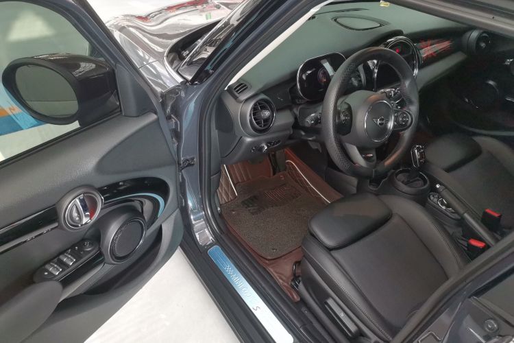 MINI 2021款 2.0T COOPER S 经典派 五门版中控内饰7003