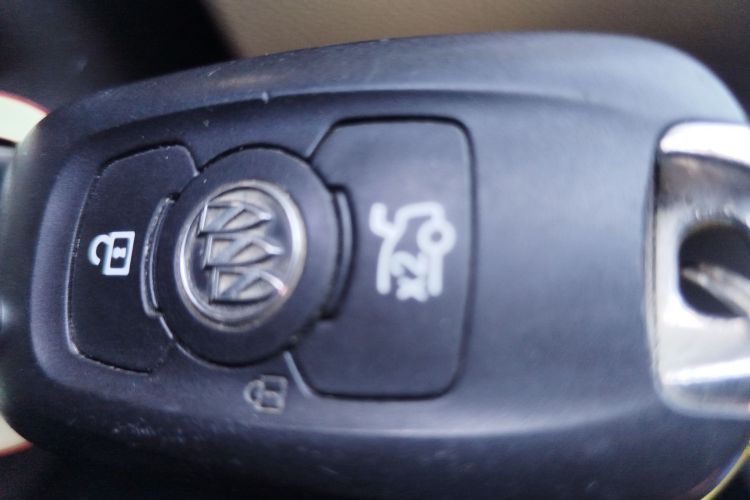 别克 威朗 2019款 三厢 15S 自动领先型中控内饰7001