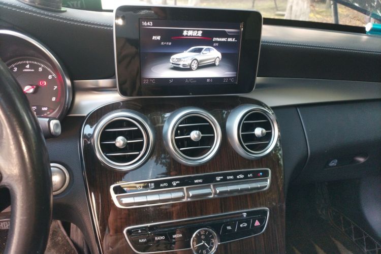 奔驰C级 2017款 改款 C 180 L 时尚型中控内饰16