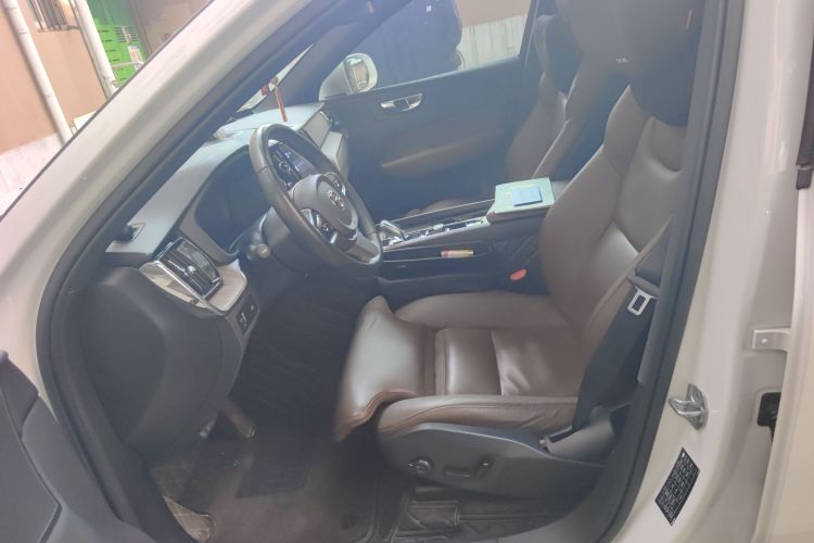 沃尔沃XC60 2022款 B5 四驱智逸豪华版中控内饰19