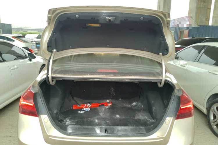 吉利汽车 帝豪 2018款 1.5L CVT向上互联版机舱底盘23