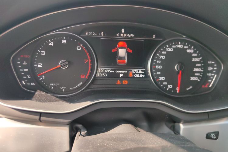 奥迪A4L 2018款 30周年年型 45 TFSI quattro 个性运动版局部细节14