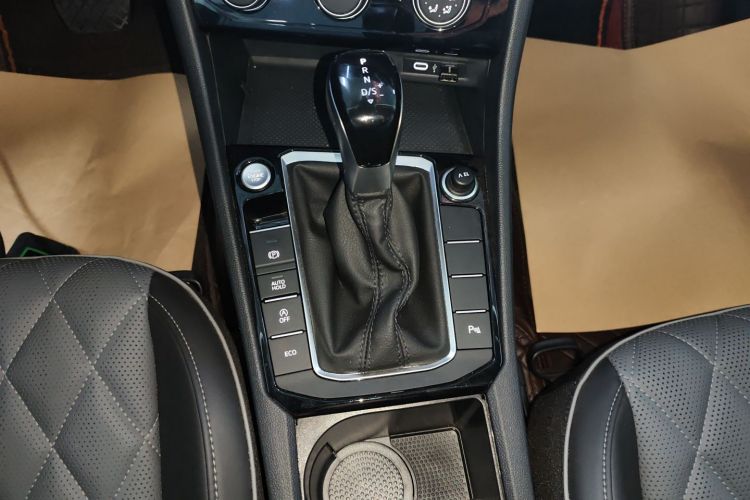 大众 速腾 2025款 300TSI DSG超越版中控内饰18