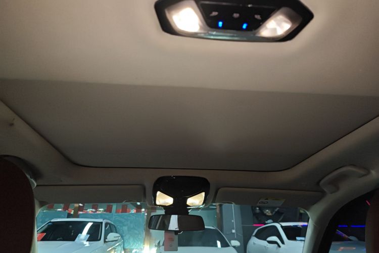 宝马3系 2022款 改款 325i M运动套装中控内饰22