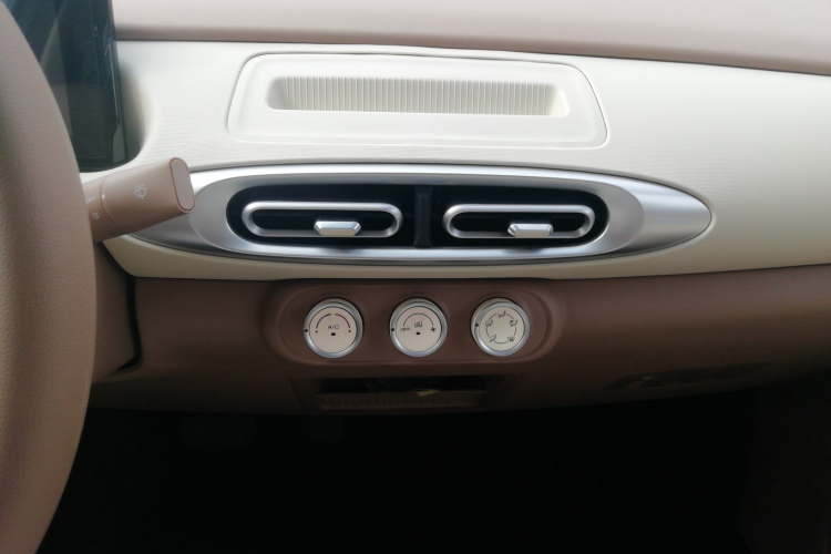 五菱汽车 宏光MINIEV 2025款 四门版 进阶款中控内饰16