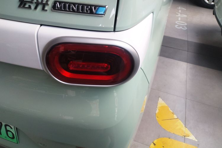 五菱汽车 宏光MINIEV 2024款 第三代 215km 青春版车身外观9