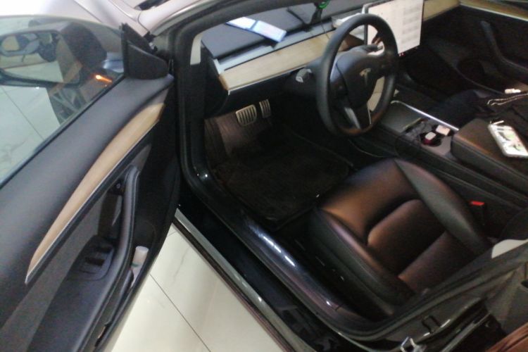 特斯拉 Model 3 2022款 Performance高性能全轮驱动版中控内饰7003