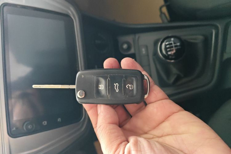 大众 朗逸 2017款 1.6L 手动风尚版中控内饰11