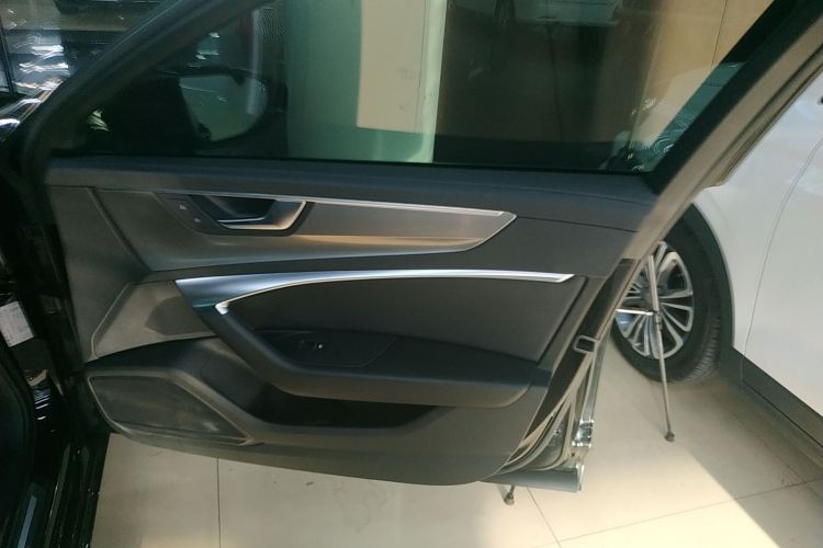 奥迪A6L 2019款 40 TFSI 豪华致雅型中控内饰7005