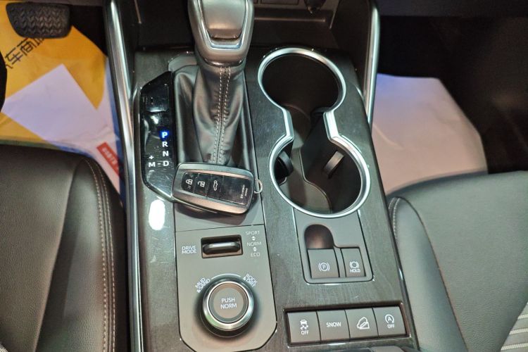 丰田 皇冠陆放 2022款 2.0T 四驱劲耀版中控内饰18