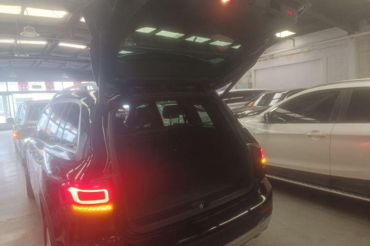 奔驰GLB 2023款 GLB 220 动感型局部细节23