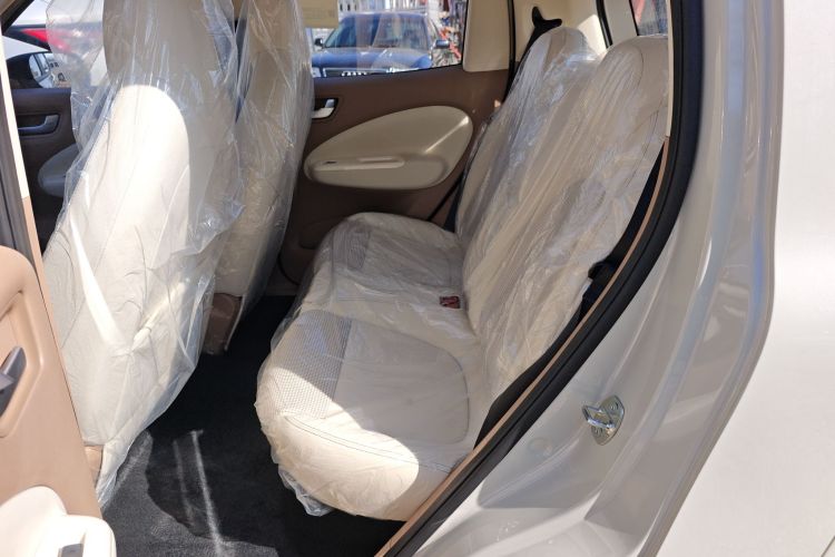 五菱汽车 宏光MINIEV 2025款 四门版 进阶款中控内饰7004