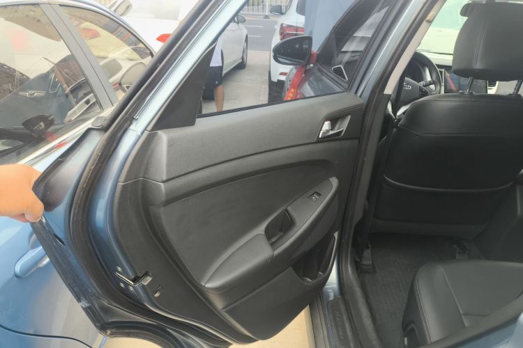 现代 途胜 2015款 1.6T 双离合两驱舒适型中控内饰7008