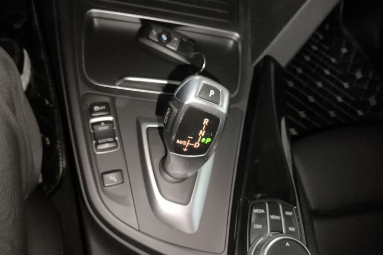 宝马3系 2019款 320Li 时尚型局部细节18