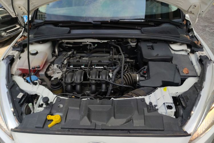 福特 福克斯 2018款 三厢经典 1.6L 自动风尚型智行版机舱底盘24