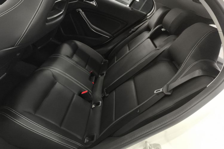 奔驰GLA 2017款 GLA 200 动感型中控内饰21