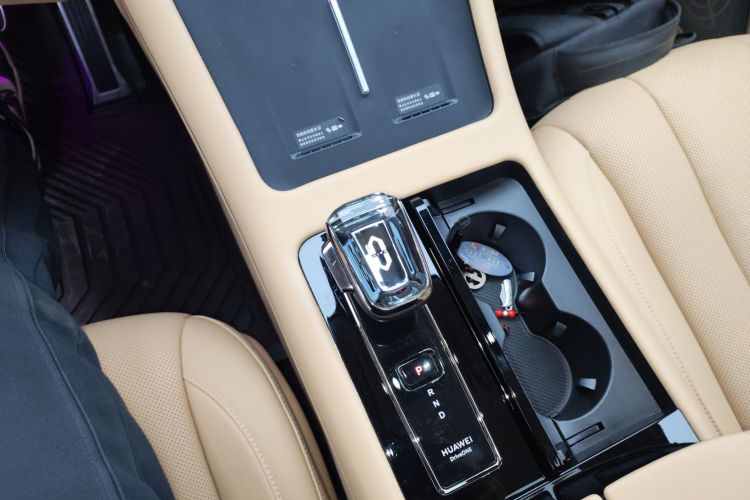 鸿蒙智行 问界M7 2024款 1.5T 智驾后驱Ultra版 5座中控内饰18