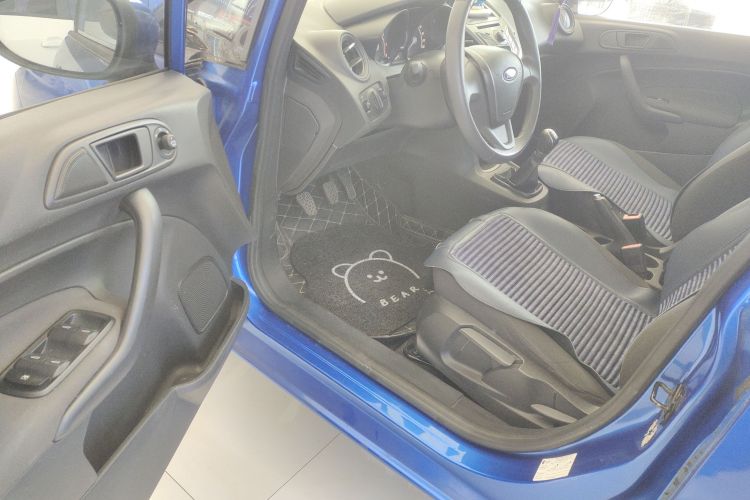 福特 嘉年华 2013款 两厢 1.5L 手动风尚型中控内饰20