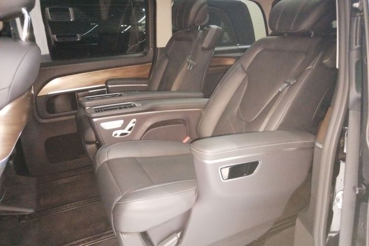 奔驰V级 2020款 V 260 尊贵版中控内饰21