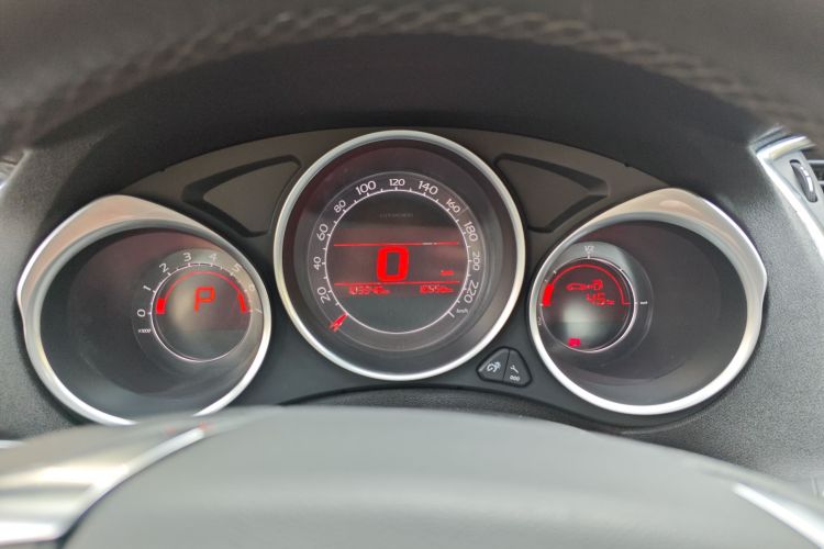 雪铁龙C4L 2014款 1.6THP 智驱版 自动劲智型中控内饰14