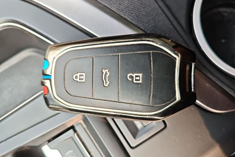 标致4008 2017款 350THP 精英版中控内饰11