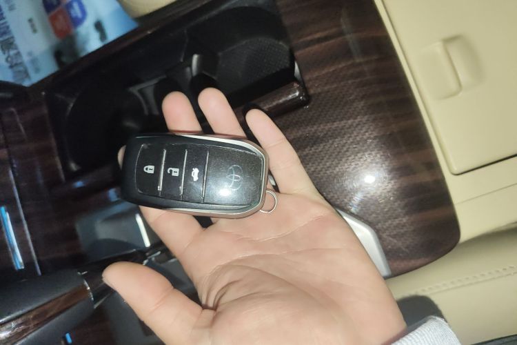 丰田 凯美瑞 2015款 双擎 2.5HG 豪华导航版中控内饰11